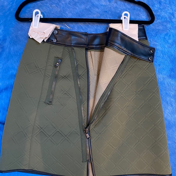 3.1 Phillip Lim Mini Skirt size 6 quilted scuba material & veganleather accents - Picture 3 of 5